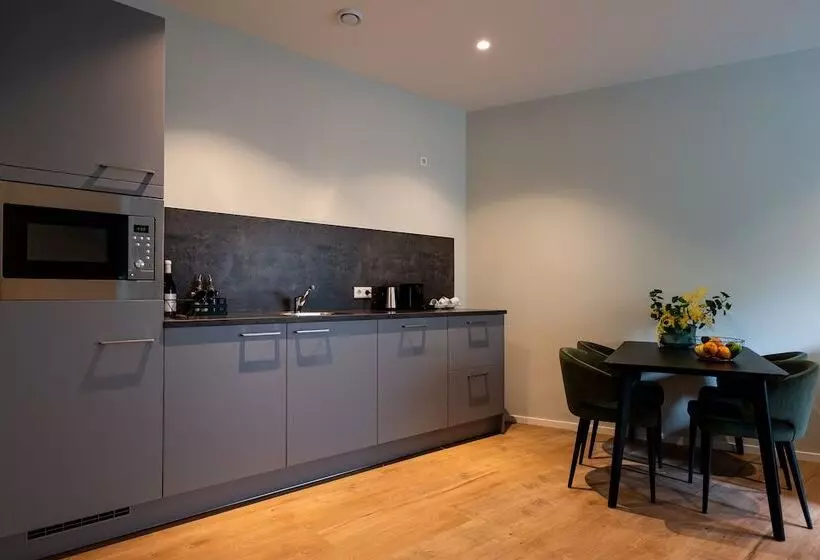 Nero Office Hotel & City Café