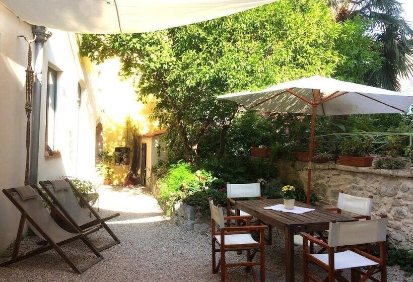 مبيت وإفطار La Petite Maison