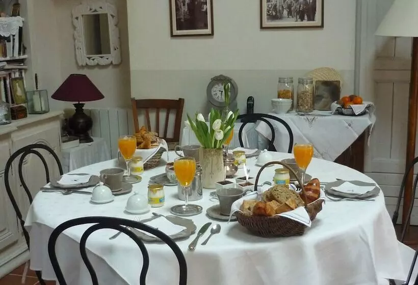 تختخواب و صبحانه La Petite Maison