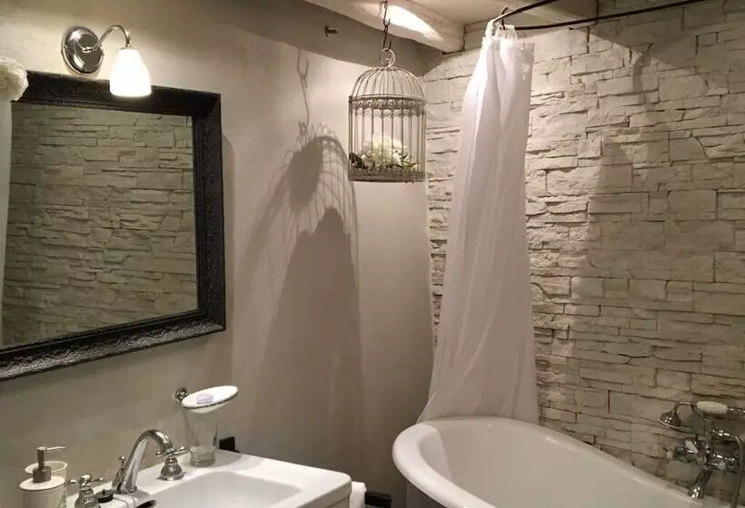 تختخواب و صبحانه La Petite Maison