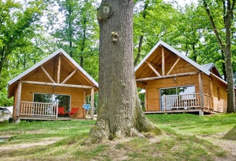 هتل Huttopia Versailles