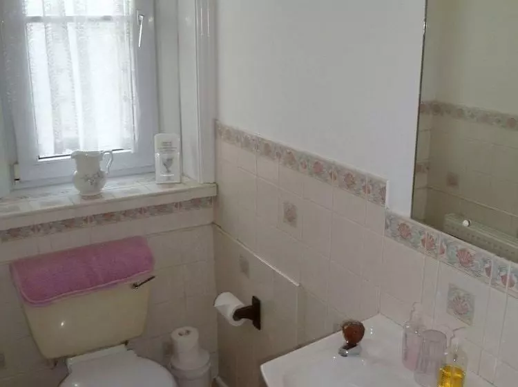 Majatalo Longhope Guest House