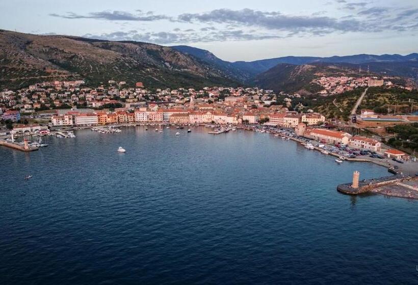 Apartments By The Beach Adela Senj