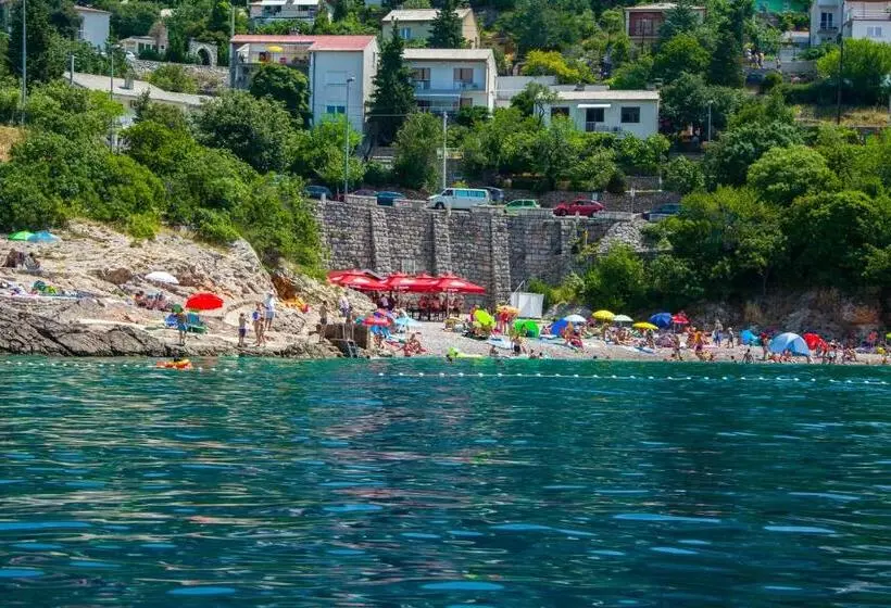 Apartments By The Beach Adela Senj