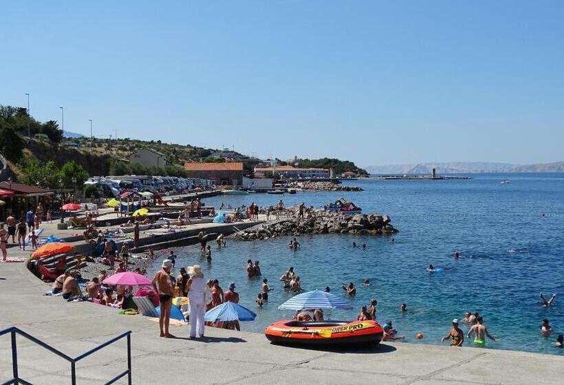 Apartments By The Beach Adela Senj