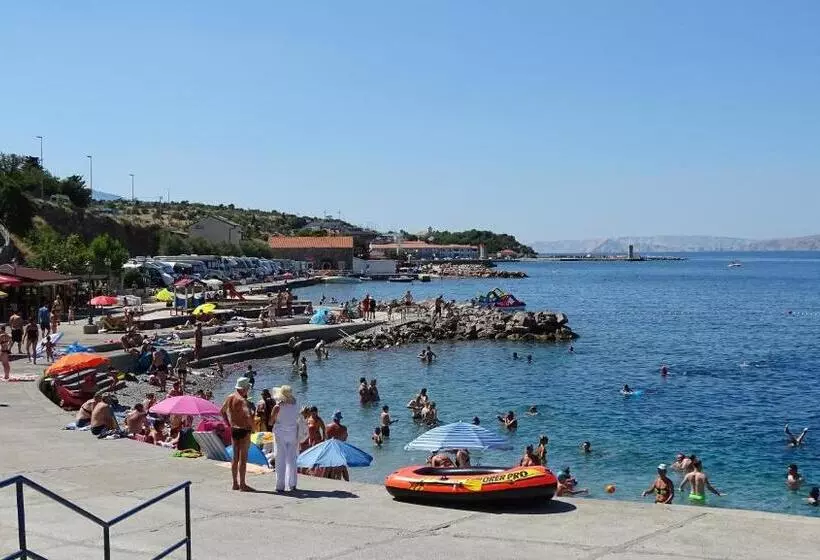 Apartments By The Beach Adela Senj