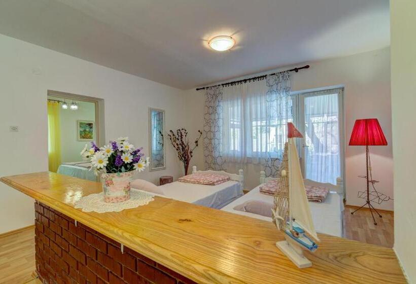 Apartments By The Beach Adela Senj