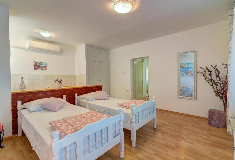 Apartments By The Beach Adela Senj
