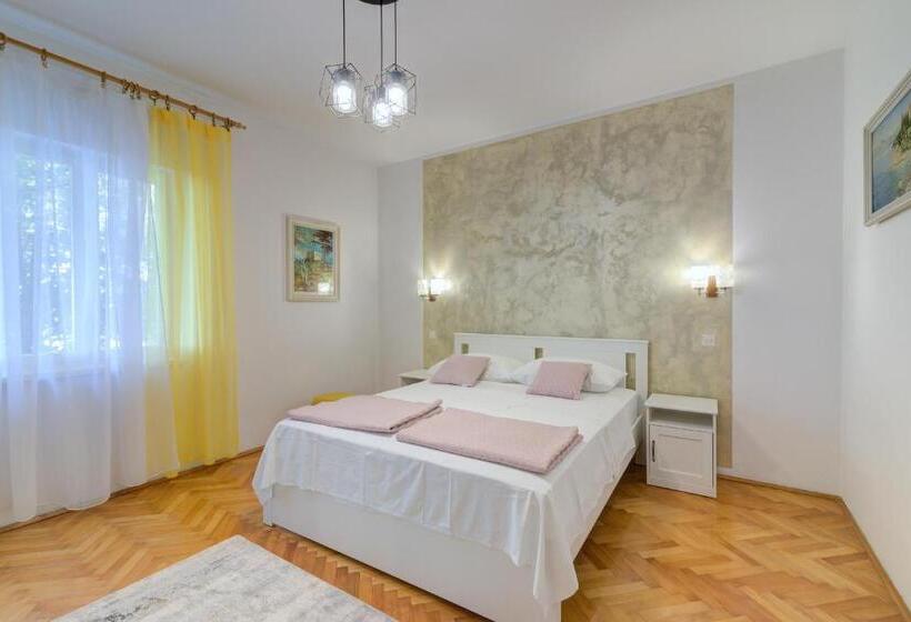 Apartments By The Beach Adela Senj