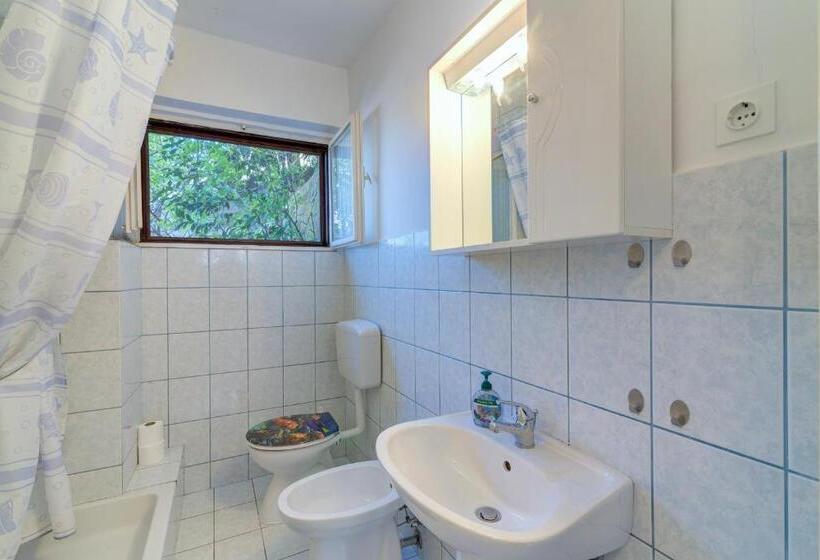 Apartments By The Beach Adela Senj