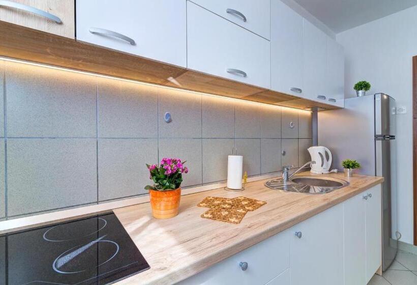 Apartments By The Beach Adela Senj