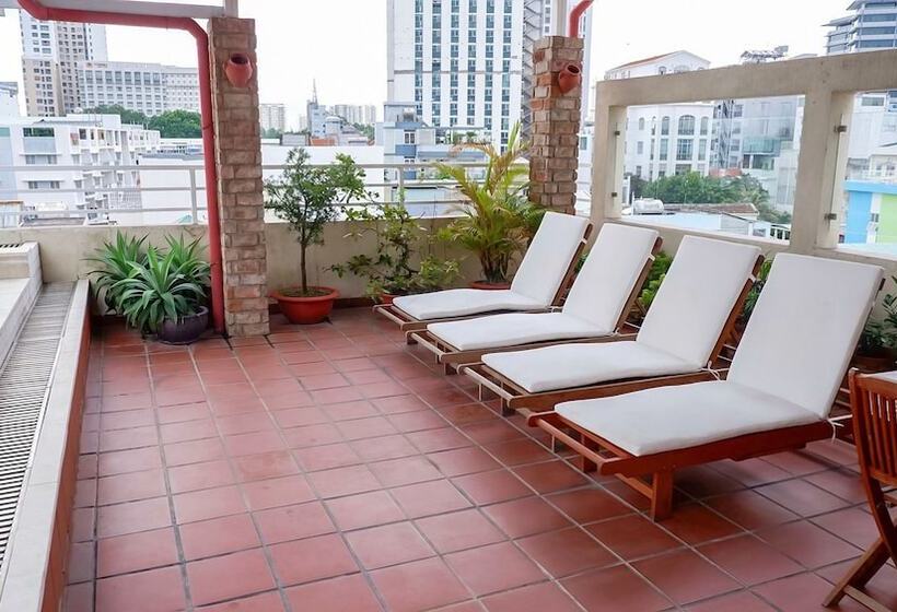 هتل Ananas Family