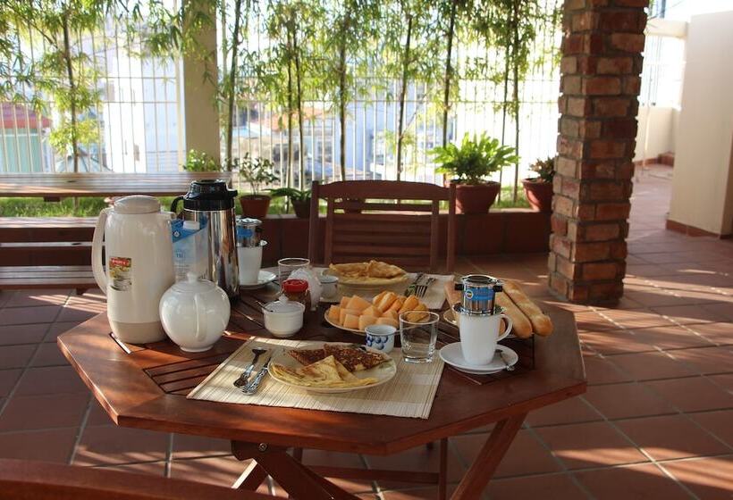 هتل Ananas Family