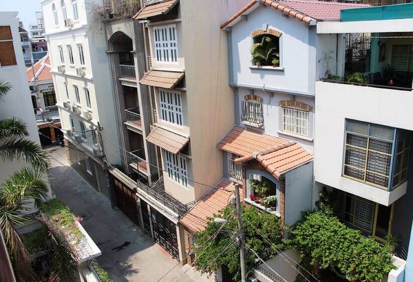 هتل Ananas Family