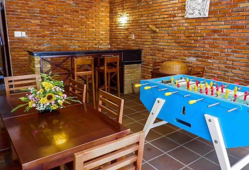 هتل Ananas Family