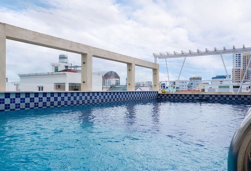 هتل Ananas Family