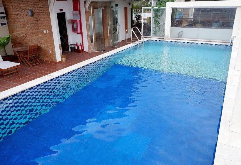 هتل Ananas Family