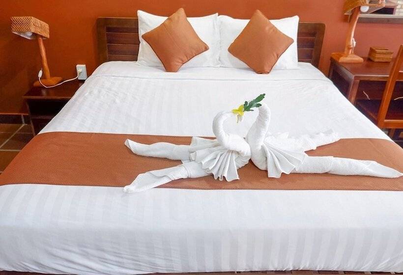 هتل Ananas Family