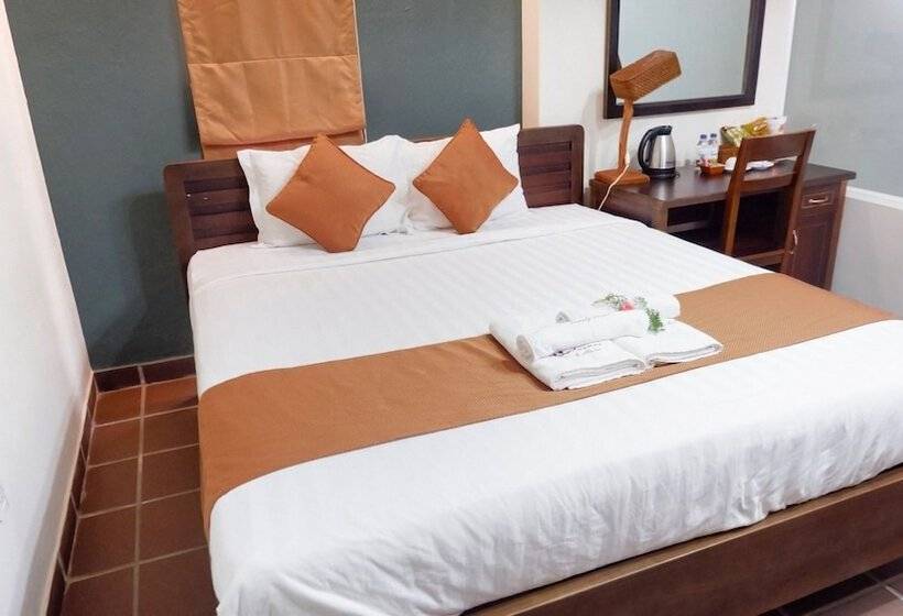 هتل Ananas Family