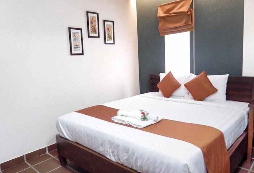 هتل Ananas Family