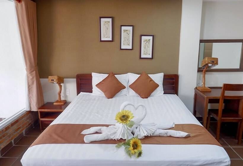 هتل Ananas Family