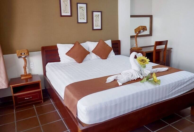 هتل Ananas Family