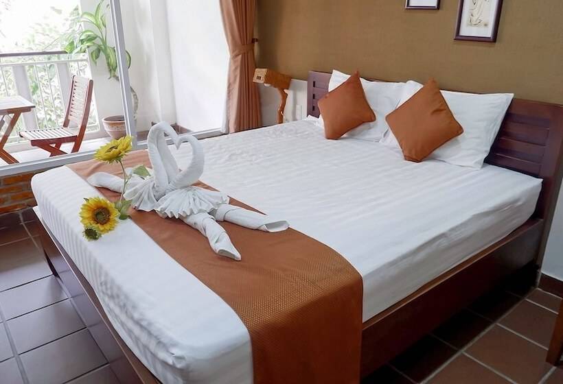 هتل Ananas Family