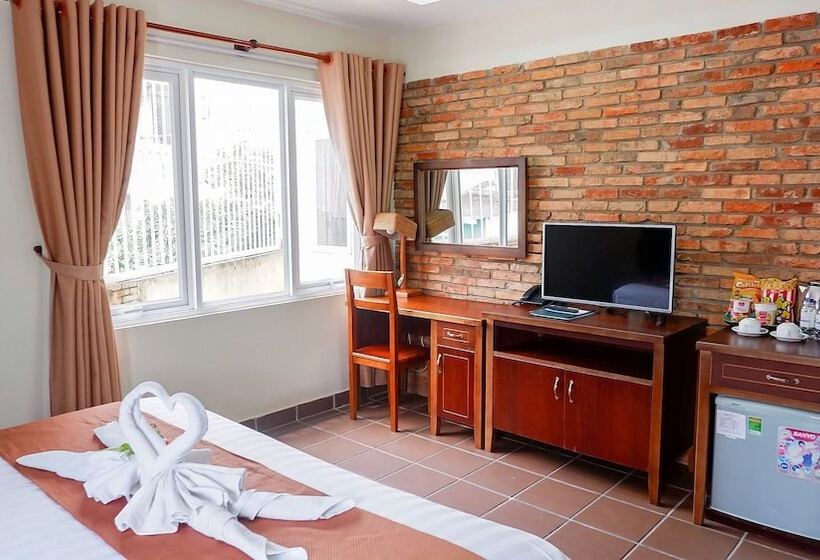 هتل Ananas Family