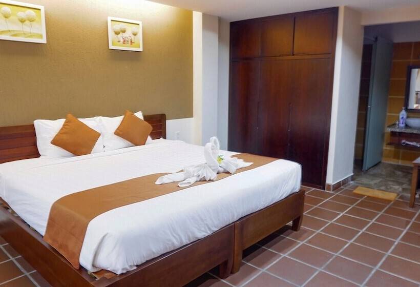 هتل Ananas Family