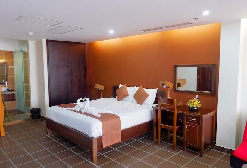 هتل Ananas Family