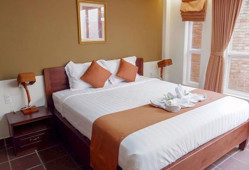 هتل Ananas Family