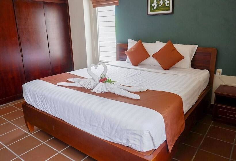 هتل Ananas Family