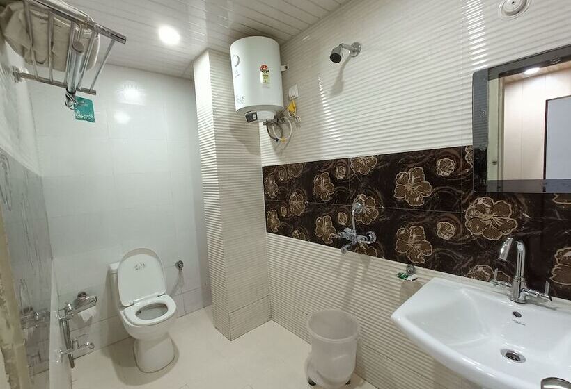 Отель Crystal Lakeview Homestay