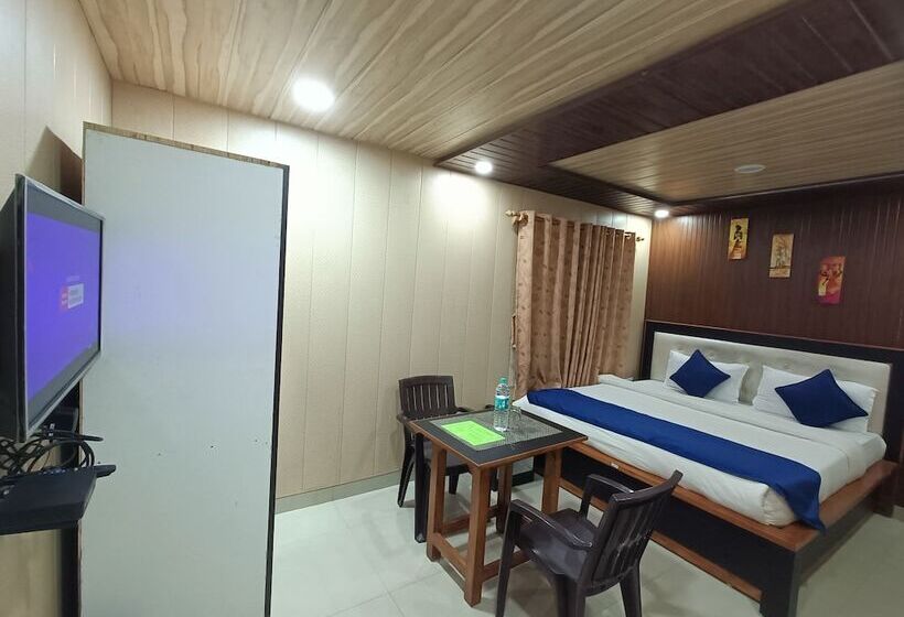 Отель Crystal Lakeview Homestay