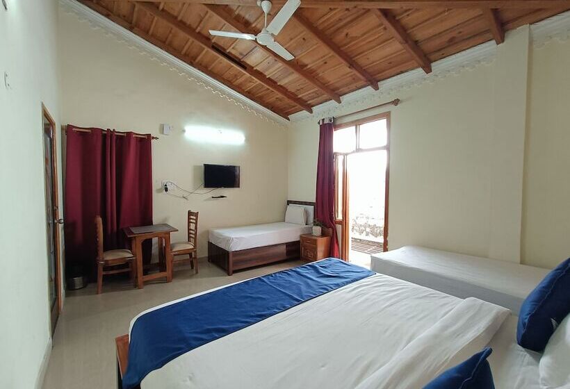 Отель Crystal Lakeview Homestay