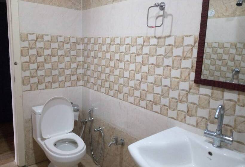 Отель Crystal Lakeview Homestay