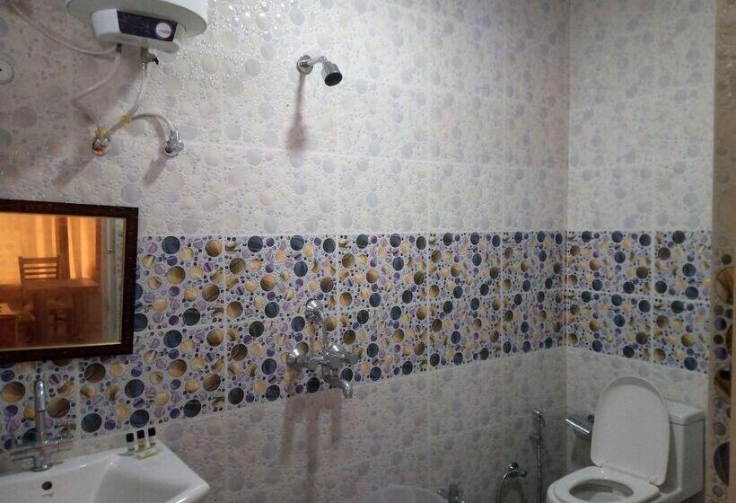 Отель Crystal Lakeview Homestay