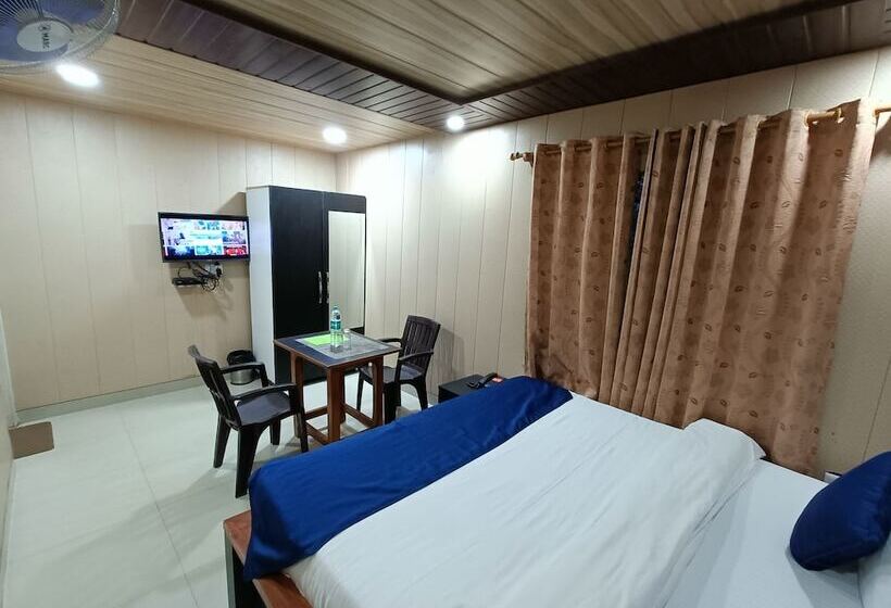 Отель Crystal Lakeview Homestay