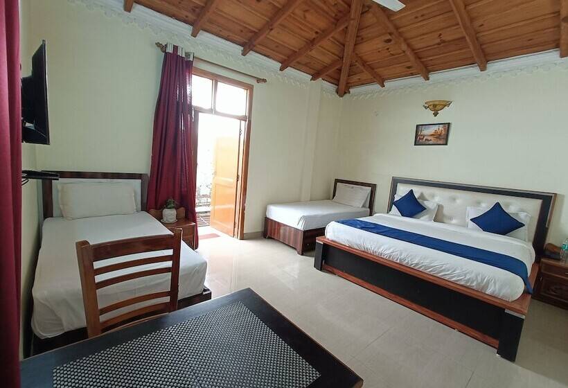 Отель Crystal Lakeview Homestay