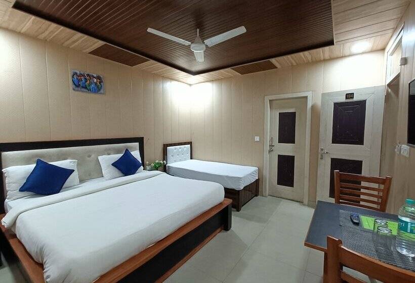 Отель Crystal Lakeview Homestay