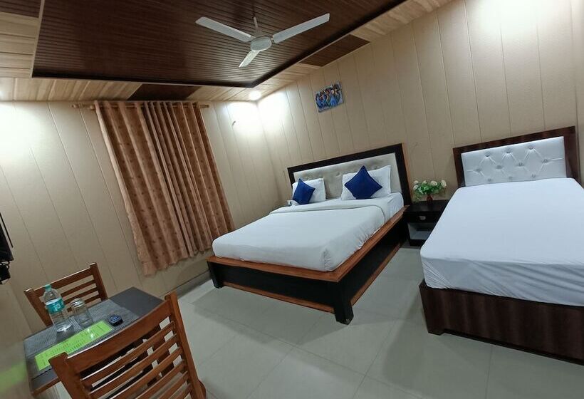 Отель Crystal Lakeview Homestay