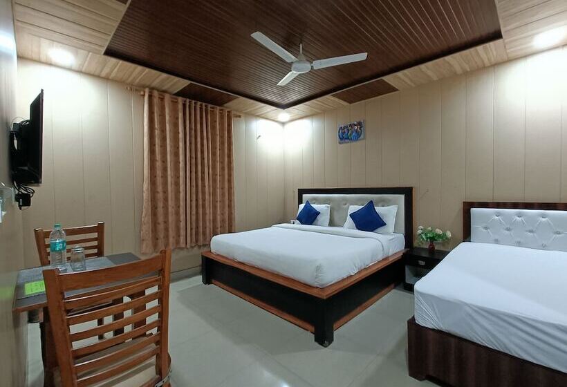 Отель Crystal Lakeview Homestay