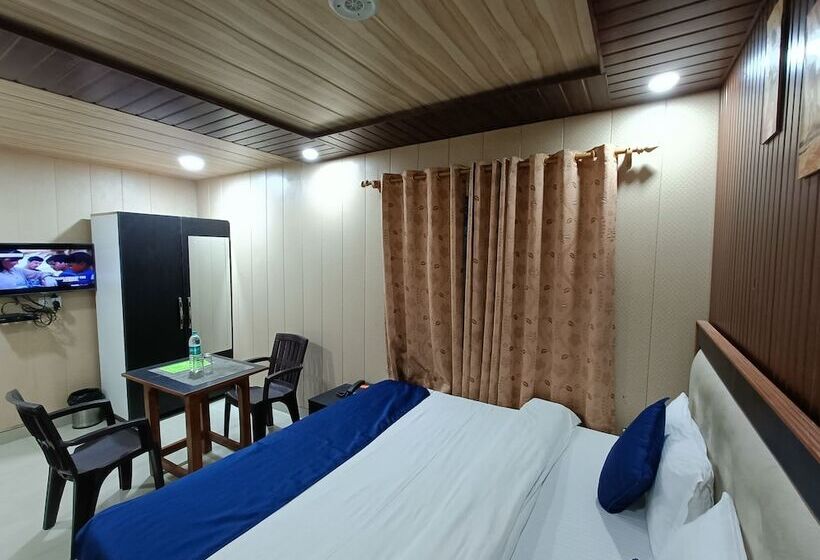 Отель Crystal Lakeview Homestay