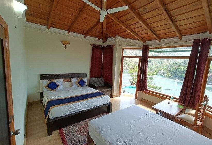 Отель Crystal Lakeview Homestay