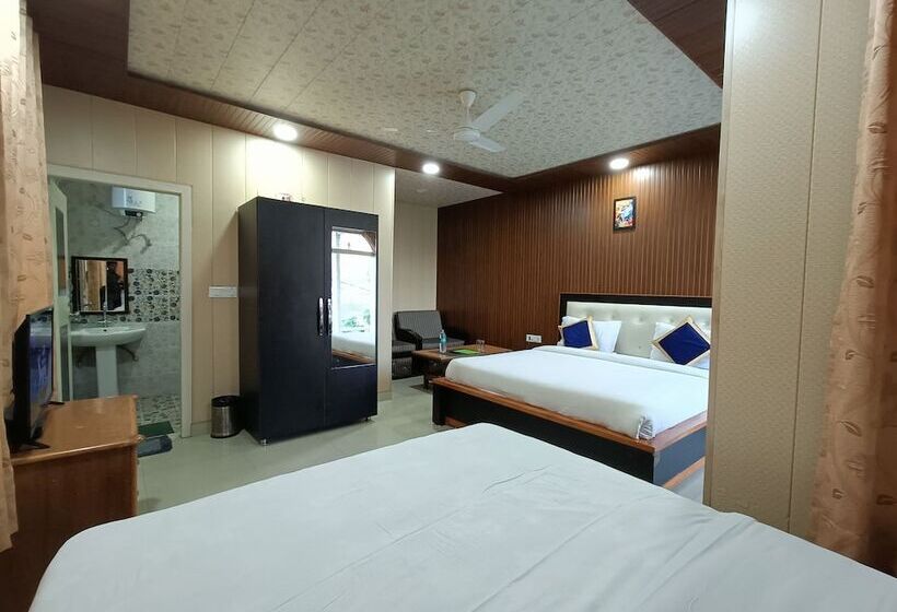 Отель Crystal Lakeview Homestay