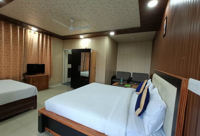 Отель Crystal Lakeview Homestay