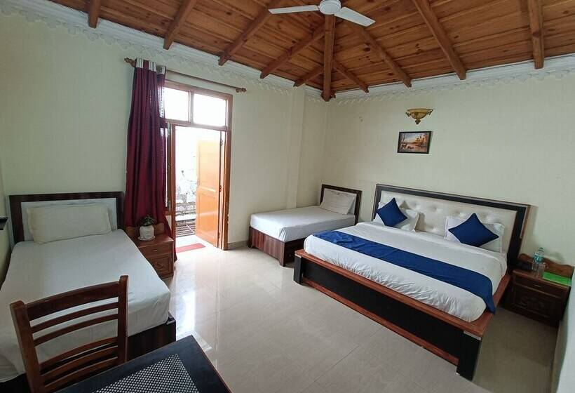 Отель Crystal Lakeview Homestay