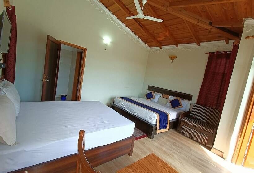 Отель Crystal Lakeview Homestay