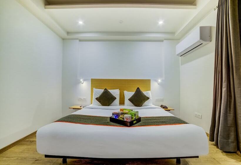 هتل Oyo Townhouse 089 Hongkong Bazaar