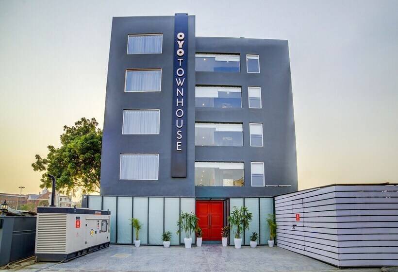 هتل Oyo Townhouse 089 Hongkong Bazaar